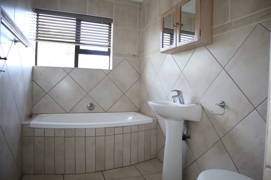 3 Bedroom Property for Sale in Wavecrest Eastern Cape